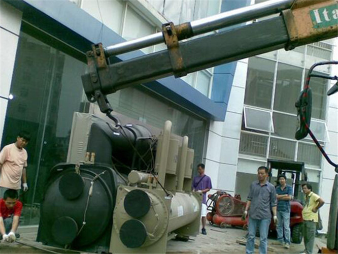 单县随车吊和汽车吊的核心区别是什么？哪种更省钱？