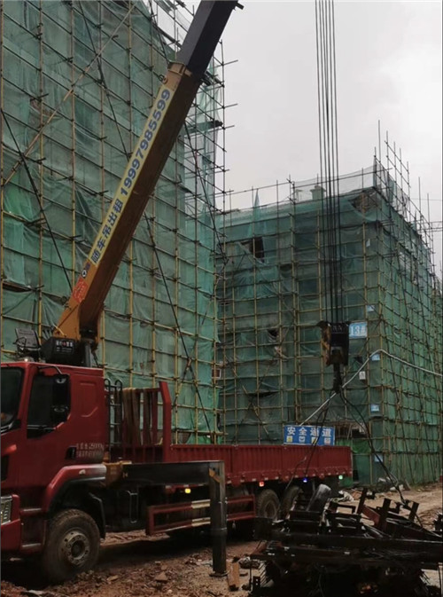 单县“慢工细活”—— 吊车的 “微动控制” 技术